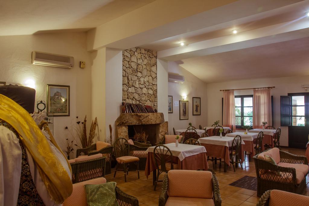Hotel Ristorante Sa Pedrera Cabras Bagian luar foto